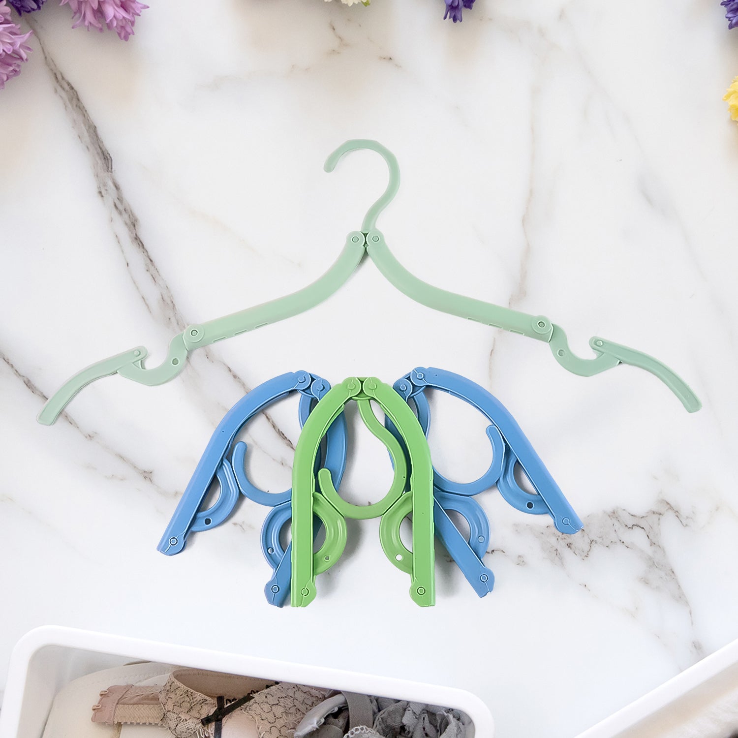Travel Hangers, Portable Folding Clothes Hangers (4 Pc / Big) Travel Hangers, Portable Folding Clothes Hangers (4 Pc / Big)